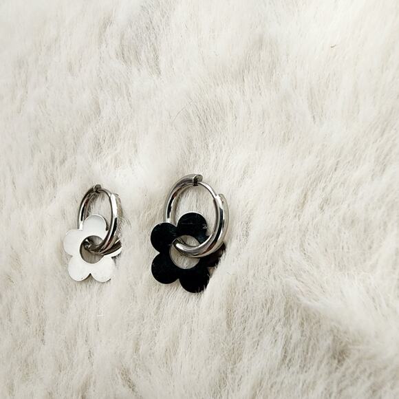 NEW Silver Flower Clover Huggie Hoop Earrings - Picture 7 of 8